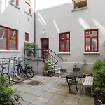 アパート Sunny 4br Flat With Shared Rooftop Terrace At Kampen オスロ