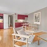 Sunny 4br Flat With Shared Rooftop Terrace At Kampen *