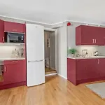 Sunny 4br Flat With Shared Rooftop Terrace At Kampen アパート オスロ