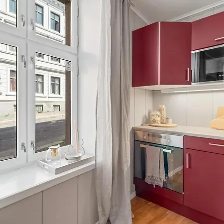 Daire Sunny 4br Flat With Shared Rooftop Terrace At Kampen