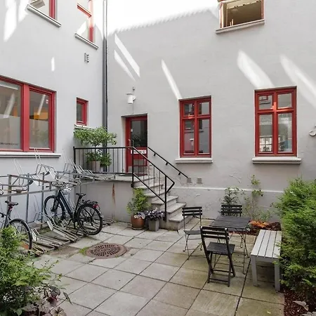 Lejlighed Sunny 4br Flat With Shared Rooftop Terrace At Kampen Oslo