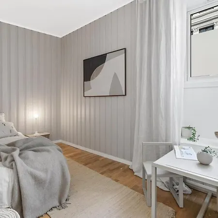 Sunny 4br Flat With Shared Rooftop Terrace At Kampen *