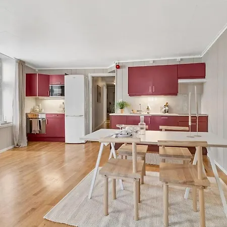 Sunny 4br Flat With Shared Rooftop Terrace At Kampen Oslo