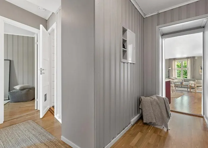 Daire Sunny 4br Flat With Shared Rooftop Terrace At Kampen