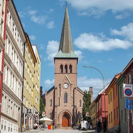 Sunny 4br Flat With Shared Rooftop Terrace At Kampen *