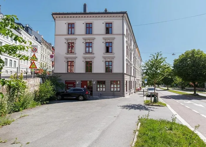 Sunny 4br Flat With Shared Rooftop Terrace At Kampen Oslo
