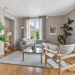 Sunny 4br Flat With Shared Rooftop Terrace At Kampen